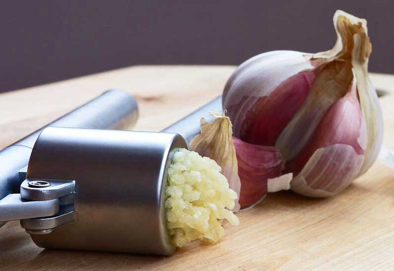 garlic for removing worms